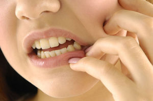   Причины и лечение -Почему сводит зубы и челюсть