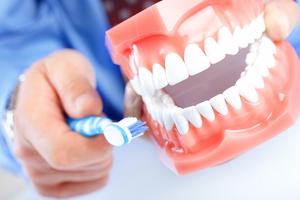 Как ухаживать за зубным протезом