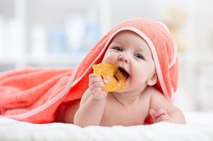 У младенца режутся зубы- что делать: советы и рекомендации