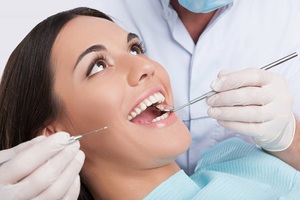 Посещение стоматолога для профилактики зубов