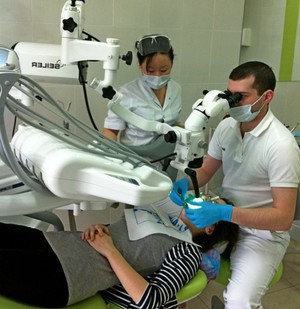 Как лечит зубы стоматолог