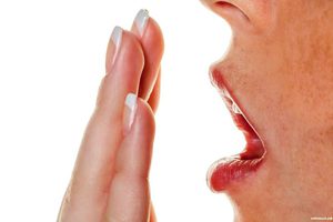 Как лечить неприятный запах во рту