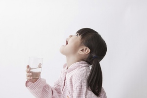 Способ применения раствора Гексорал для лечения детей