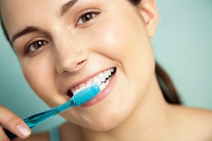 Правила применения тайских отбеливающих зубных паст