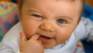 Ребенок может скрипеть зубами из-за нервного напряжения