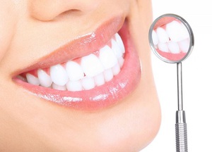 Особенности отбеливания зубов и стоимость