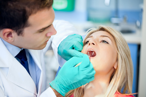 При зубной боли необходимо срочно обратиться к врачу