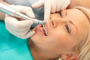 Описание профессиональных методов устранения зубного налёта
