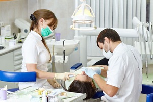 Описание процесса установки коронок на зубы
